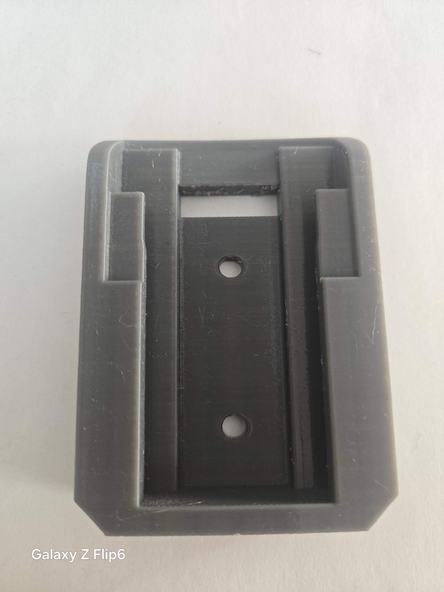 DeWalt 18V Battery Wall Mount Holder