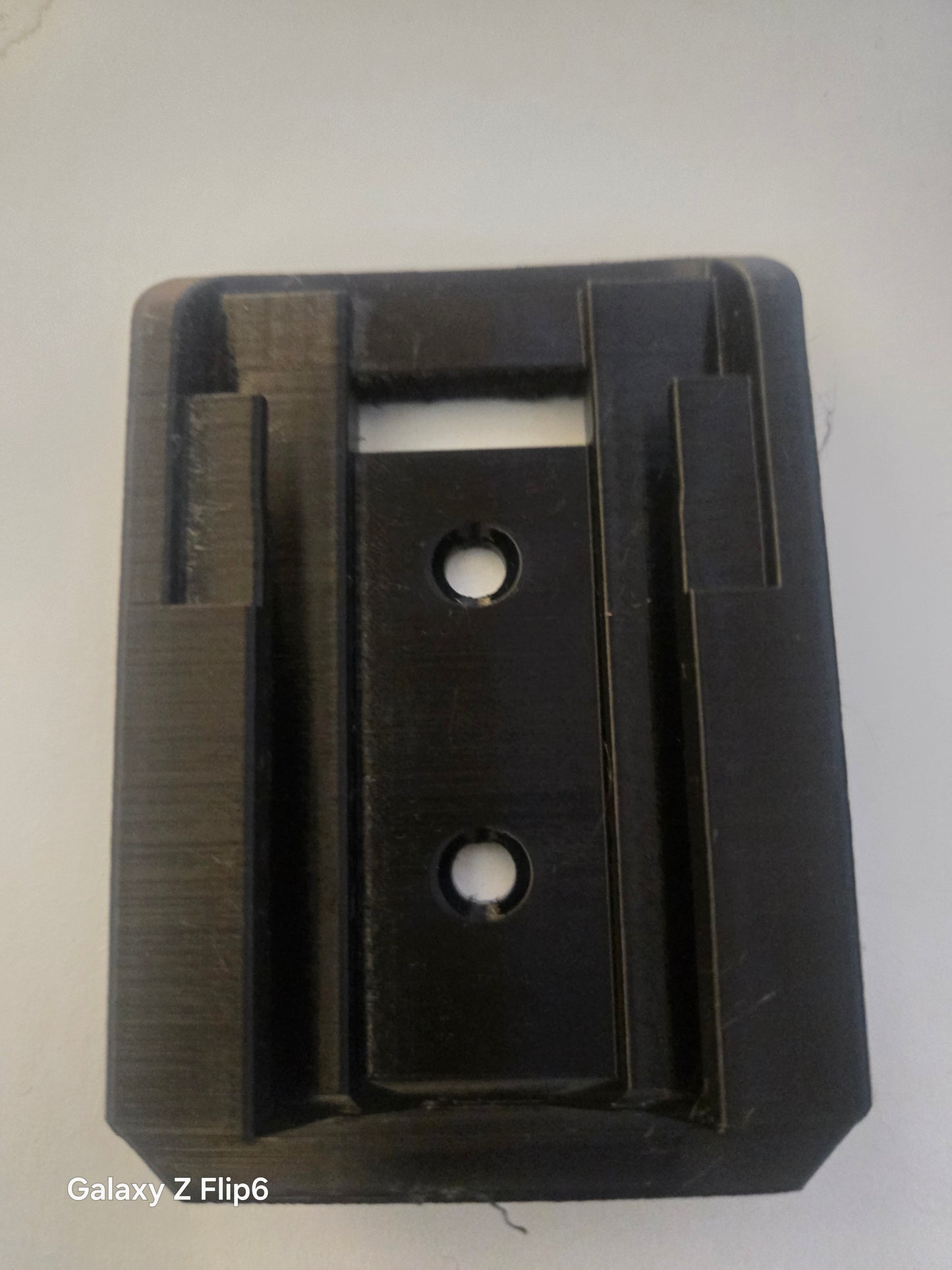 DeWalt 18V Battery Wall Mount Holder