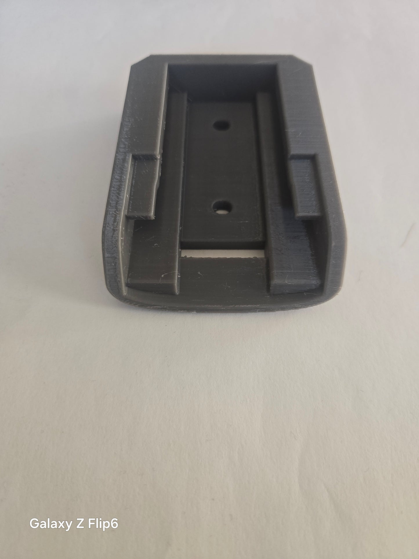 DeWalt 18V Battery Wall Mount Holder